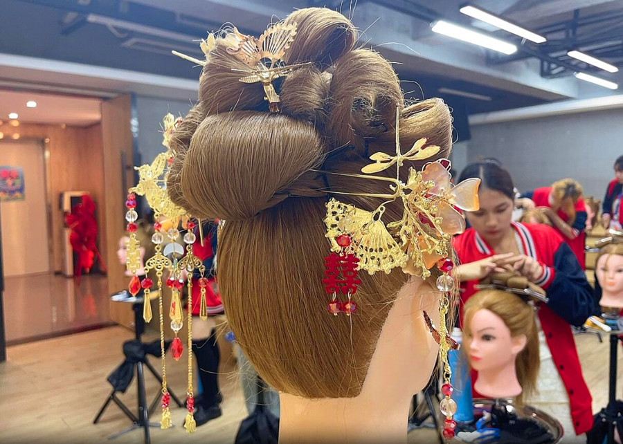 秀禾發(fā)型特點解析，南寧學化妝造型