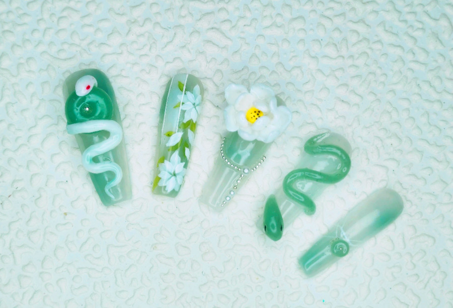 小蛇美甲款式，廣西美甲款式進(jìn)修班作品