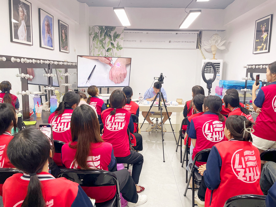 什么是面部彩繪？面部彩繪零基礎(chǔ)學(xué)習(xí)