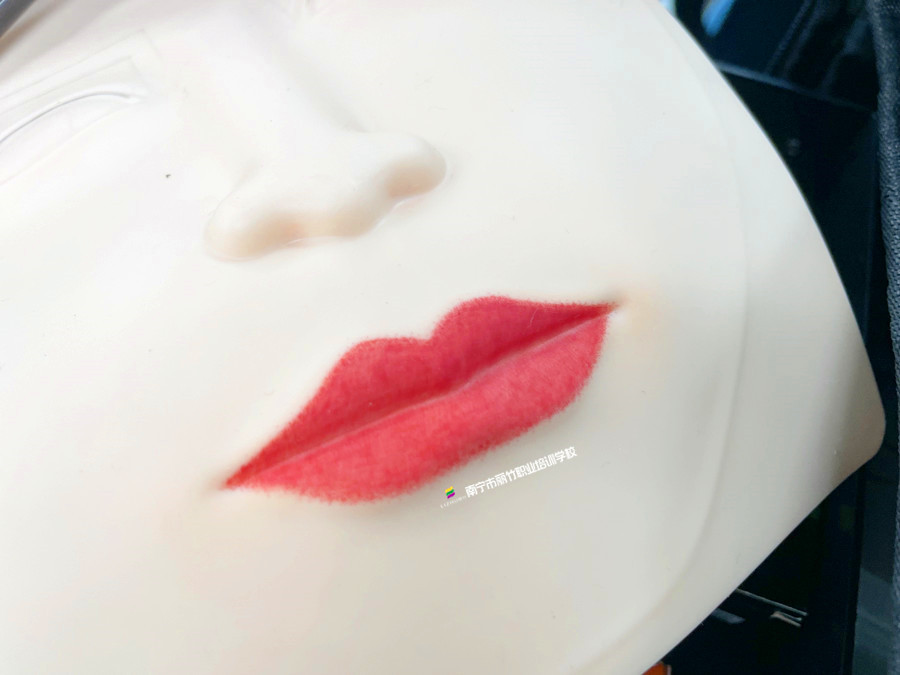 紋唇時(shí)的設(shè)計(jì)要點(diǎn)，南寧學(xué)紋唇