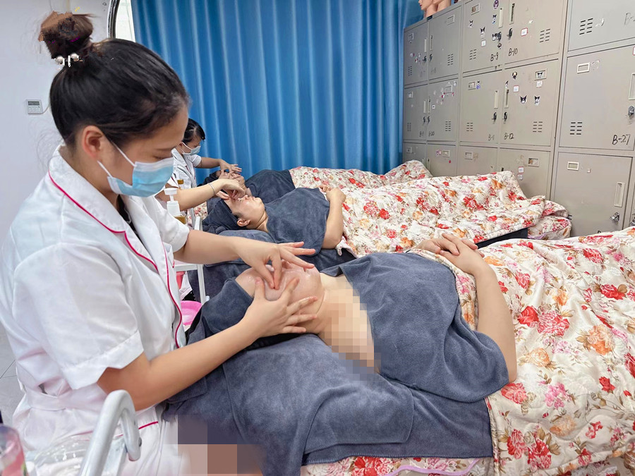 如何緩解魚尾紋的加深？南寧皮膚管理師學(xué)校告訴你