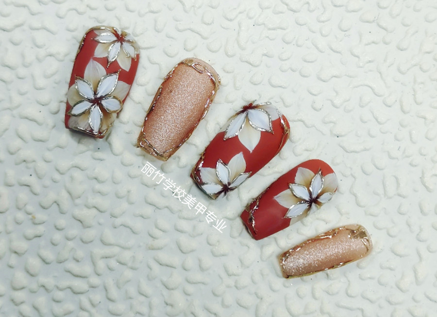 復(fù)古花卉美甲，實力展示廣西美甲學(xué)校哪家強？