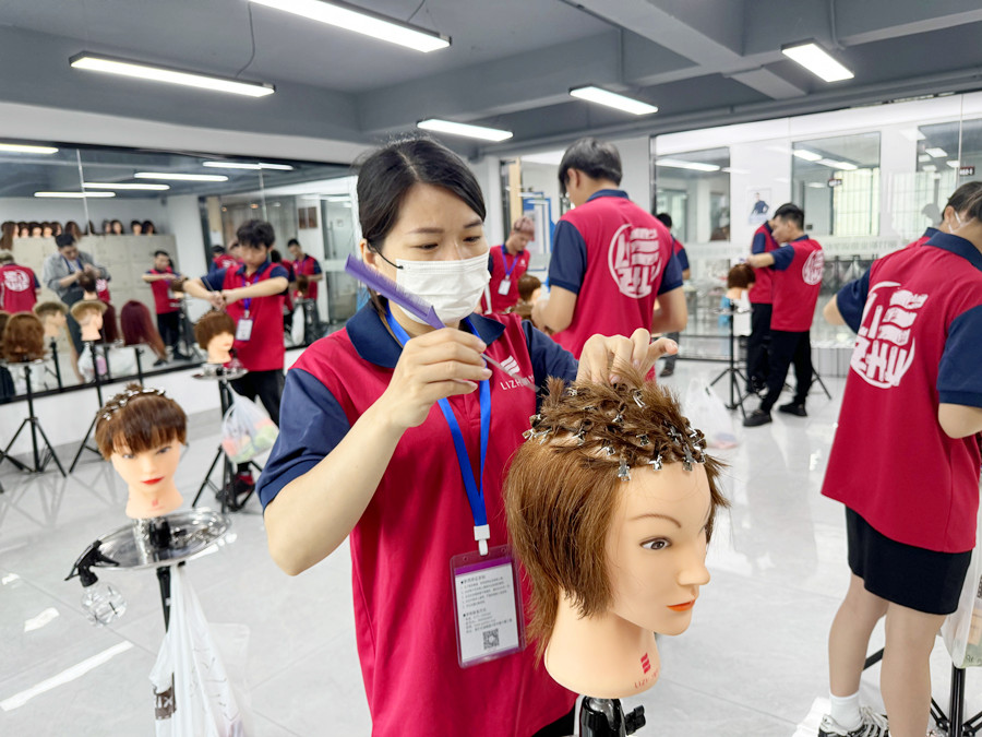 什么叫鋼夾燙？南寧學(xué)燙發(fā)哪家比較好？