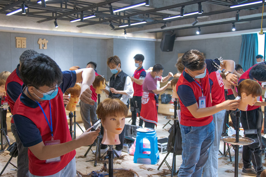 南寧美發(fā)學(xué)校如何上課？隨到隨學(xué)！