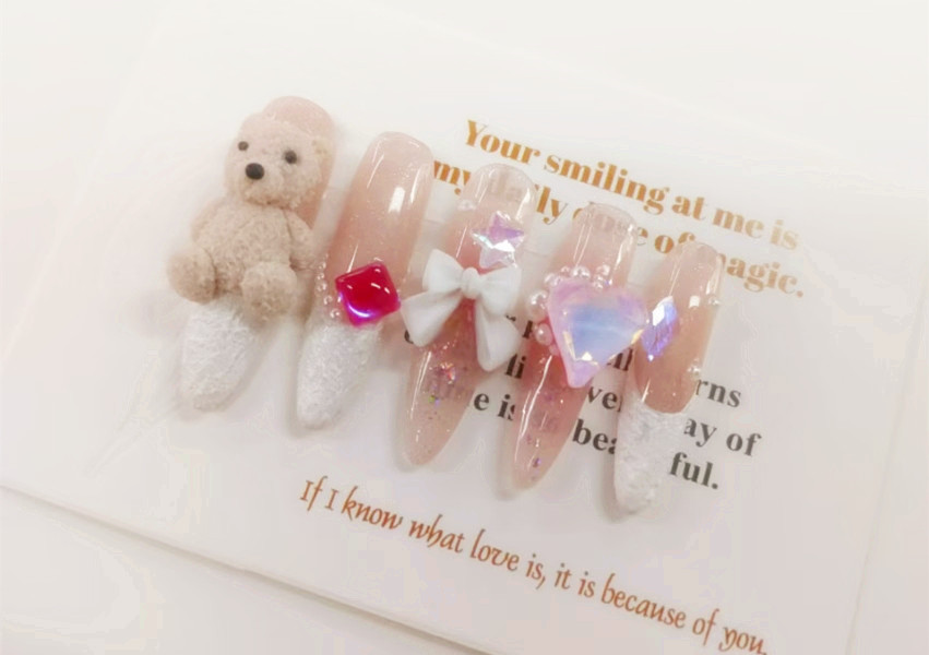 立體小熊雕花美甲，用作品告訴你南寧學(xué)美甲去哪里？