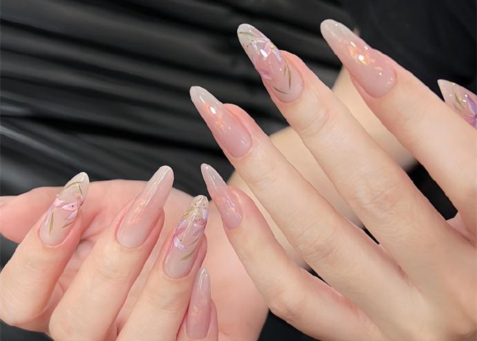 情人節(jié)美甲，美甲進(jìn)修在南寧