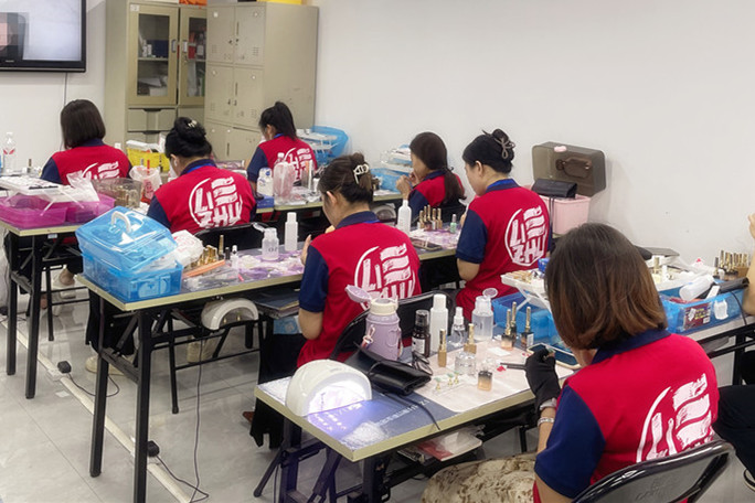 黑色系ins風(fēng)美甲，廣西美甲名?？钍浇榻B