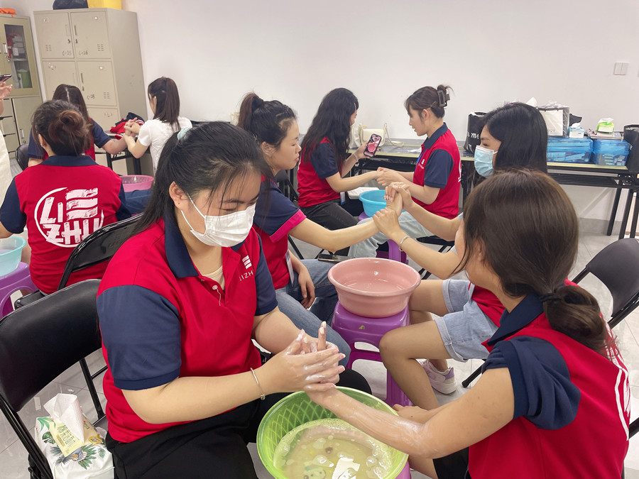 你的指甲為什么有豎線和白點？南寧學美甲基礎