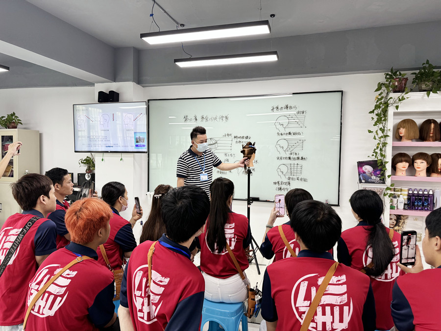 廣西南寧學(xué)美發(fā)？廣西美發(fā)學(xué)校怎么招生？