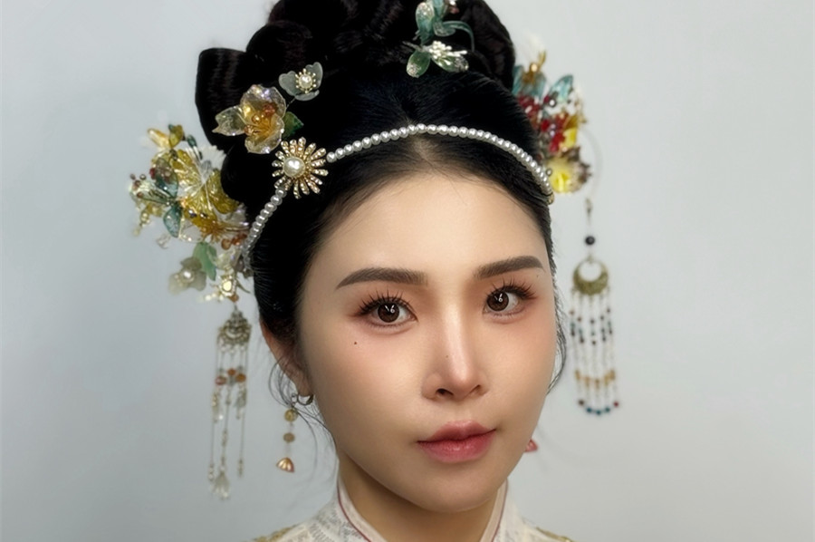 國潮新中式造型，南寧化妝新娘跟妝學(xué)校