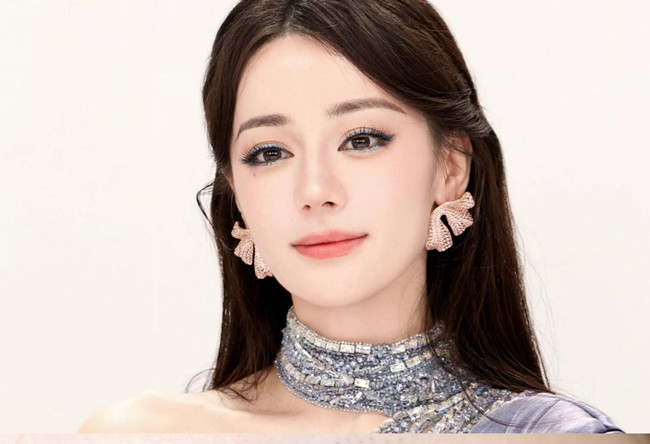 迪麗熱巴仿妝教程，和南寧彩妝高彩培訓(xùn)班一起學(xué)