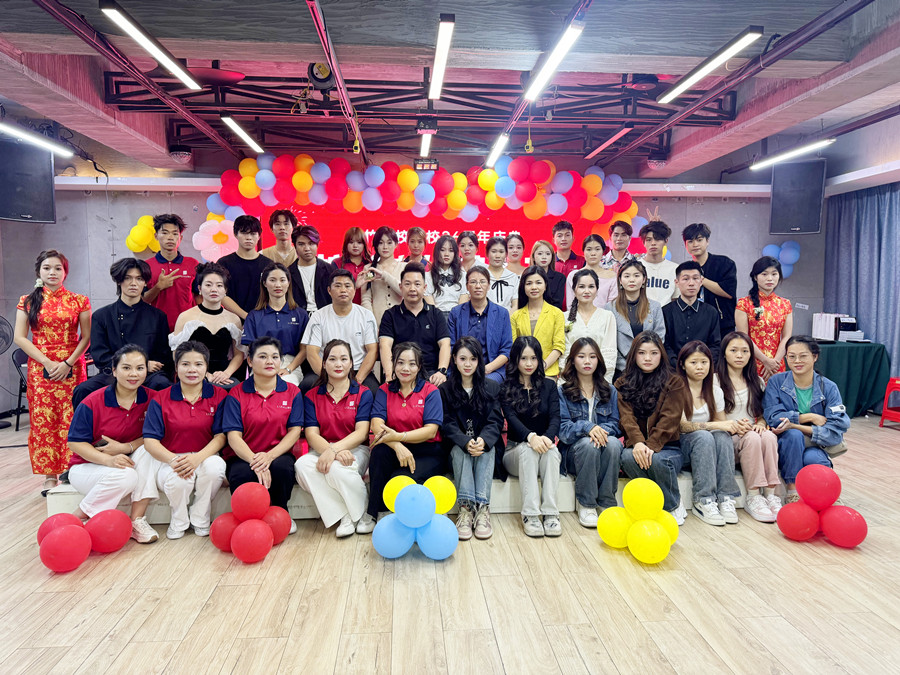 11月8日，南寧麗竹職業(yè)培訓(xùn)學(xué)校校園文化藝術(shù)節(jié)盛大舉辦