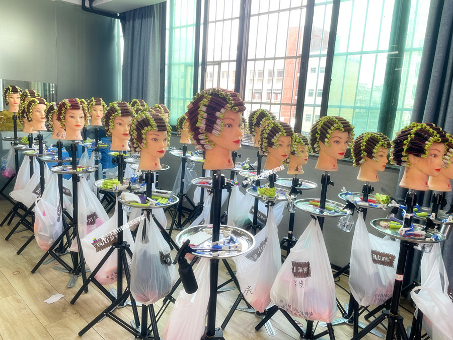 南寧燙染哪家好 | 南寧美發(fā)師培訓(xùn)學(xué)校