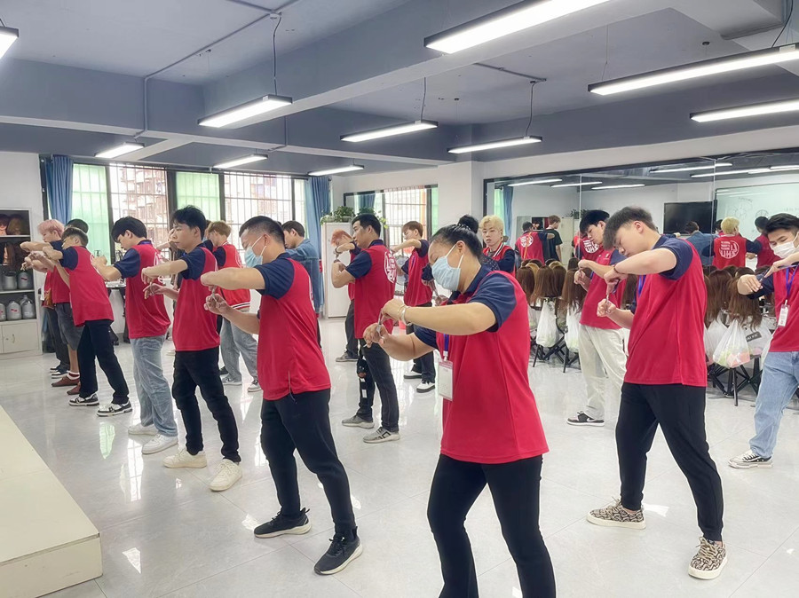 揭秘！南寧美發(fā)造型培訓(xùn)學(xué)校上課流程