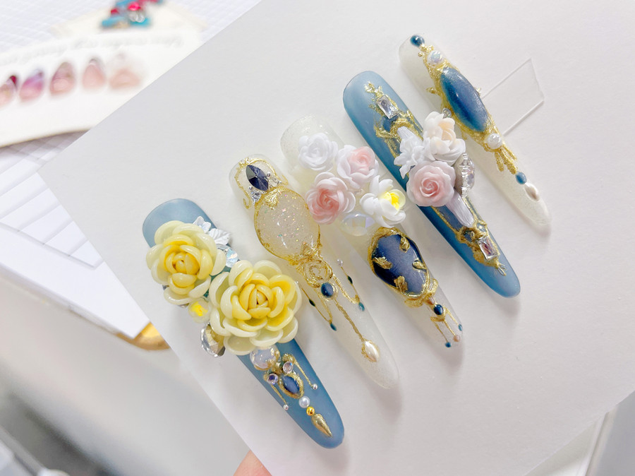 沒基礎(chǔ)學(xué)美甲學(xué)員作品：雕花線條美甲