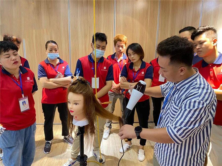 快速洗吹頭發(fā)的技巧，廣西吹風(fēng)造型整理