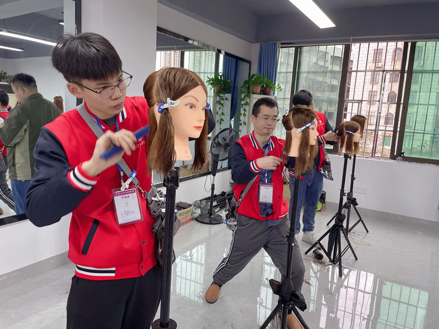 廣西美發(fā)造型剪發(fā)：女士精剪造型要學哪些內(nèi)容？