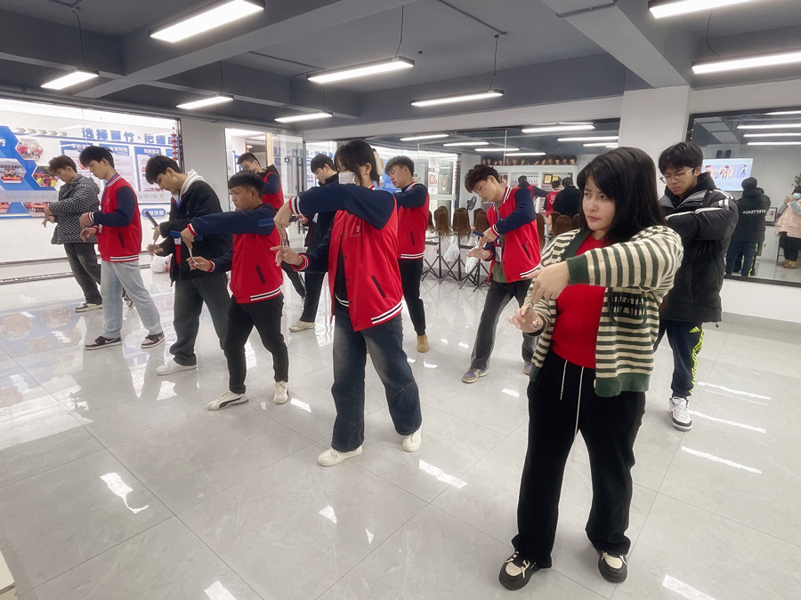 美發(fā)新手如何使用梳子？南寧美發(fā)基礎教學