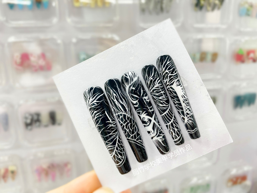 國風(fēng)線條美甲，南寧學(xué)美甲哪里專業(yè)？