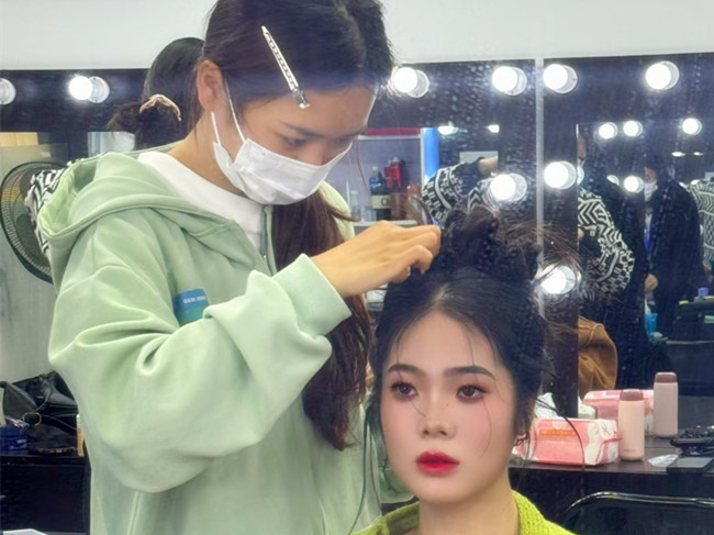 千金禮服造型，廣西高彩造型學校學員作品