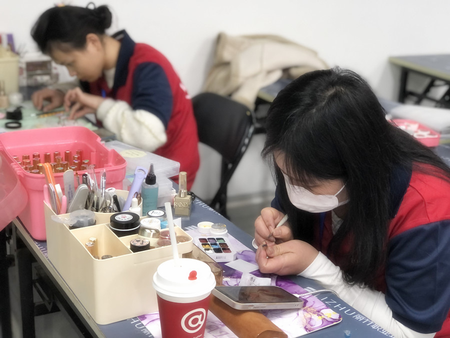 復古甜酷風美甲，南寧美甲進修提升培訓作品