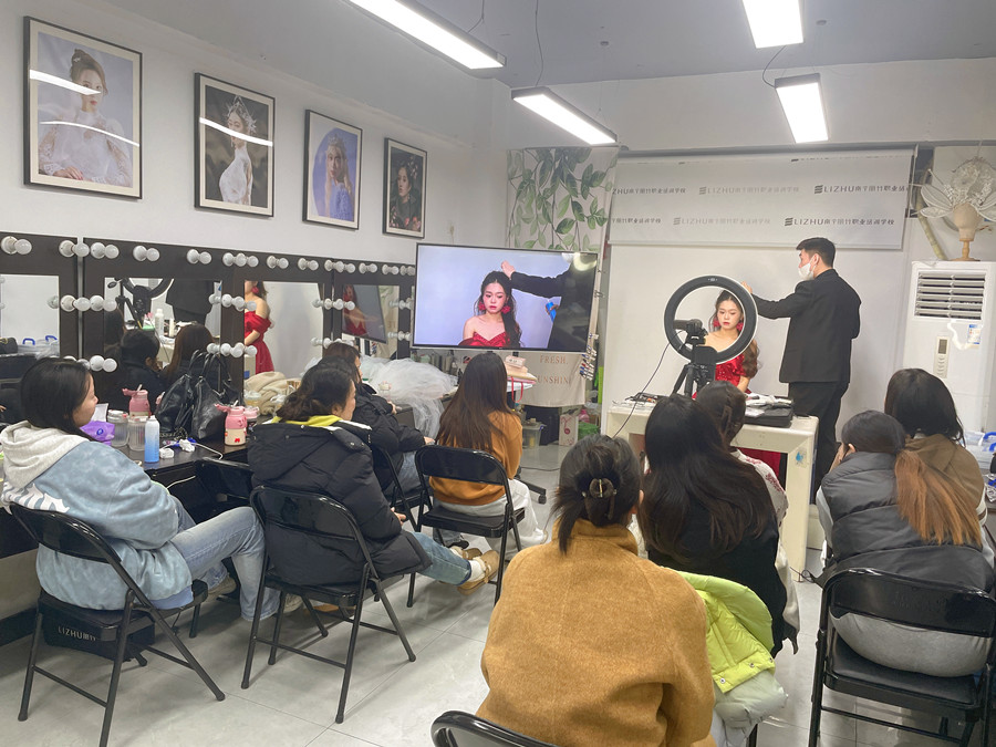 千金禮服造型教程解析，南寧新娘跟妝培訓(xùn)