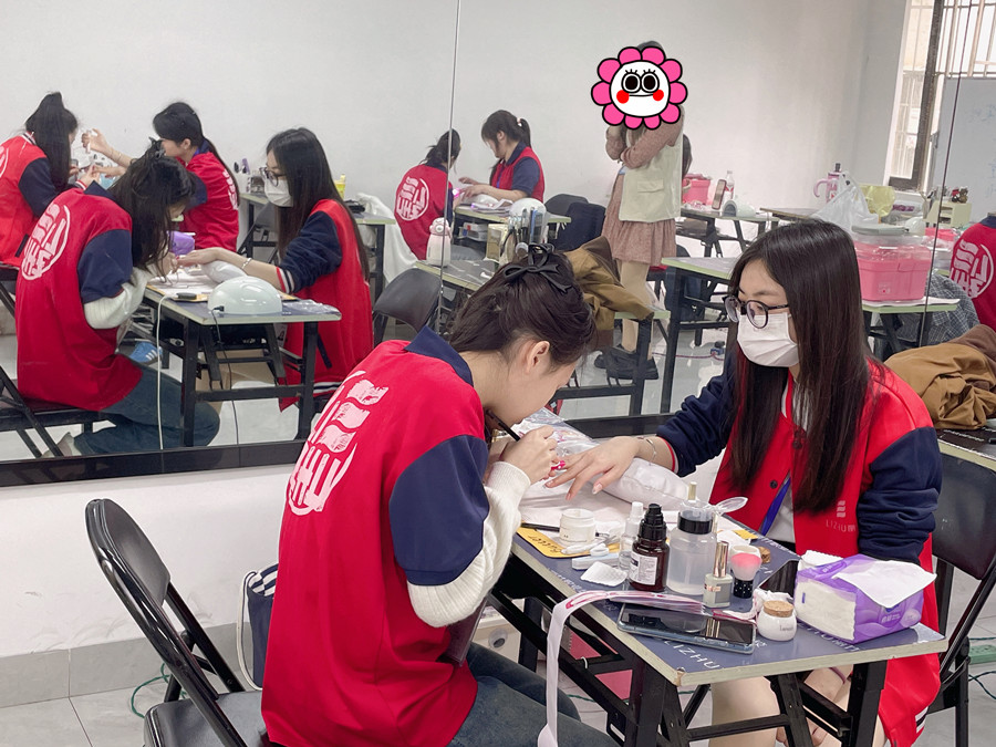 紙托光療延長(zhǎng)技巧，廣西美甲專業(yè)教學(xué)