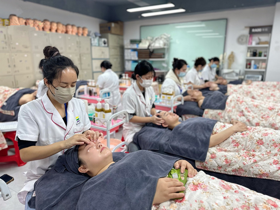 零基礎(chǔ)學(xué)美容護膚面部手法檢測