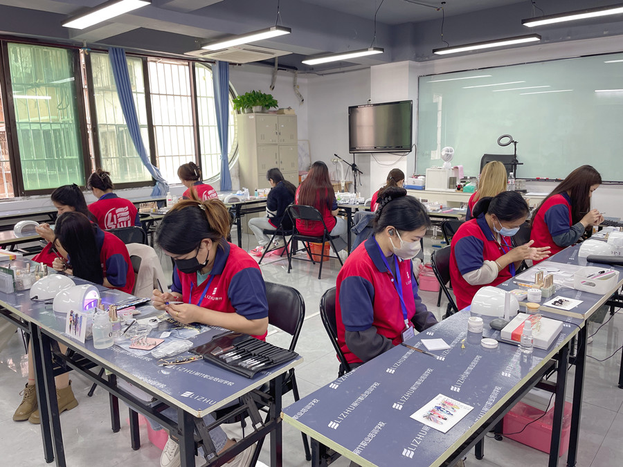  鏡面感蕾絲美甲，廣西美甲深造提升課作品