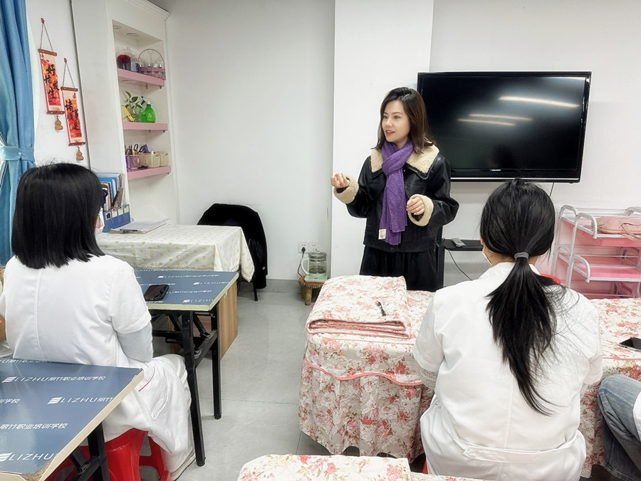 南寧美容師招聘，廣西南寧專業(yè)美容學(xué)校舉行就業(yè)宣講會