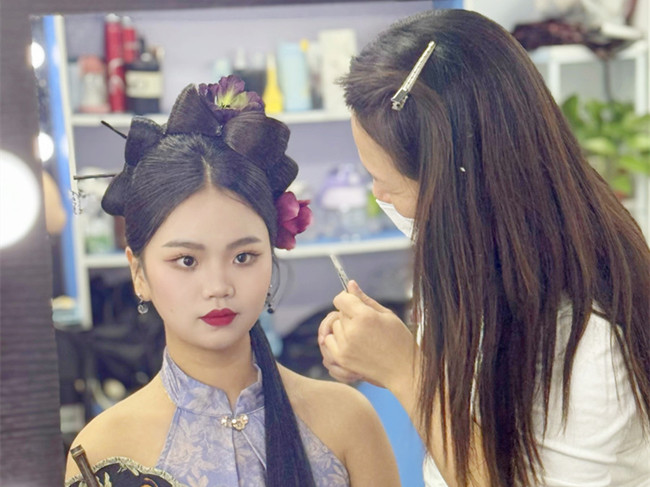 清冷新中式，南寧美妝學(xué)院零基礎(chǔ)學(xué)員作品