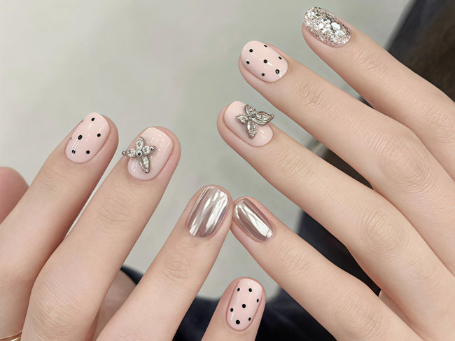 南寧美甲藝術(shù)學(xué)校：適合冷白皮的美甲