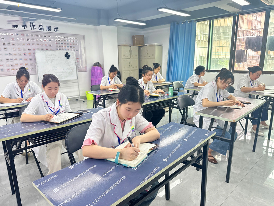 南寧學(xué)美容去哪學(xué)？麗竹學(xué)校美容專(zhuān)業(yè)歡迎您