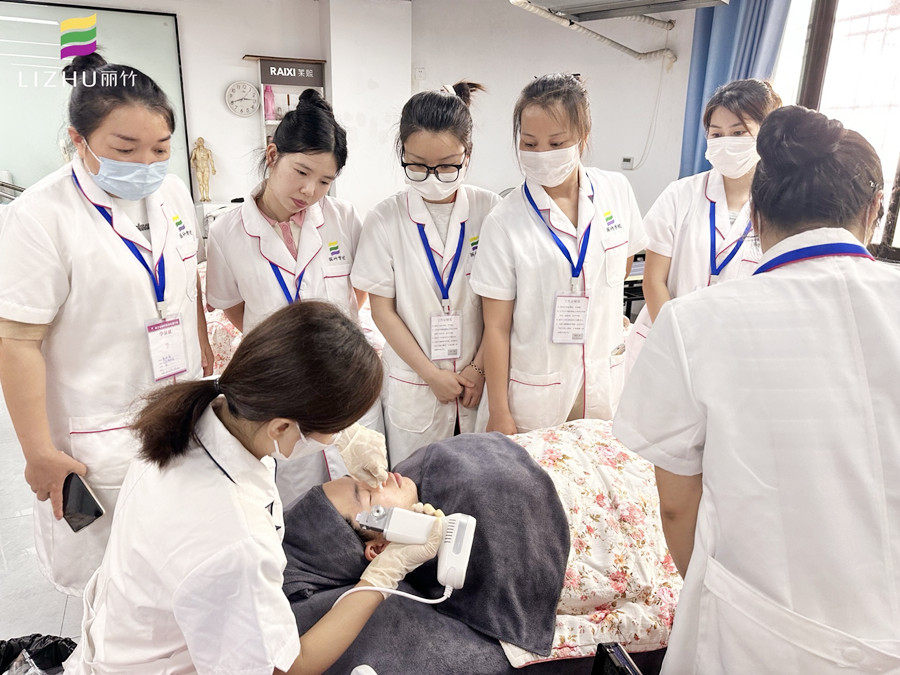 南寧護(hù)膚美容：輕療膚是什么？