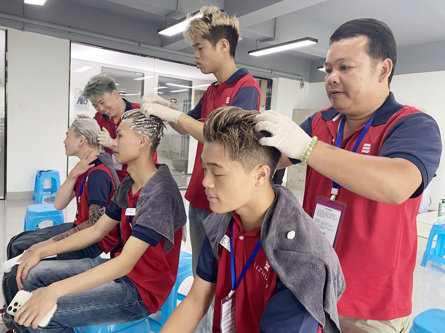 南寧洗頭培訓(xùn)：中式洗頭如何快速氣泡？