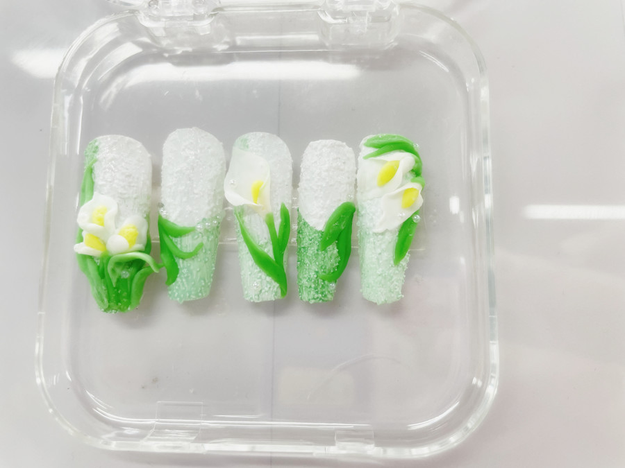 石膏微雕郁金香美甲，0基礎(chǔ)學(xué)美甲作品