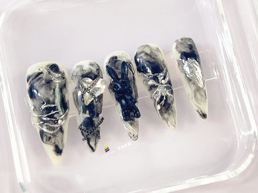 水墨暈染飾品美甲，南寧美甲店學(xué)徒必須款