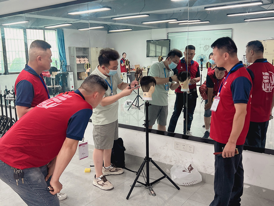 學美發(fā)0基礎，廣西美發(fā)專業(yè)學校手把手教學