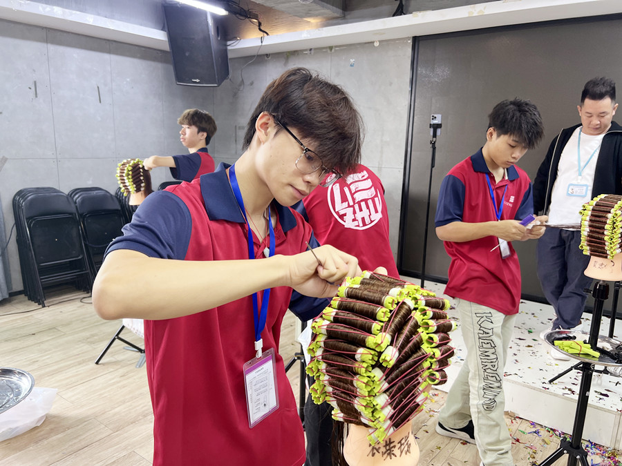 美發(fā)新手如何學上杠？南寧卷發(fā)培訓