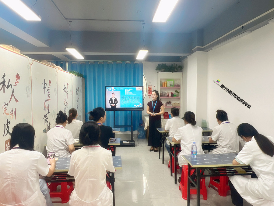 學(xué)習(xí)美容儀器的重要性，南寧美容進修培訓(xùn)