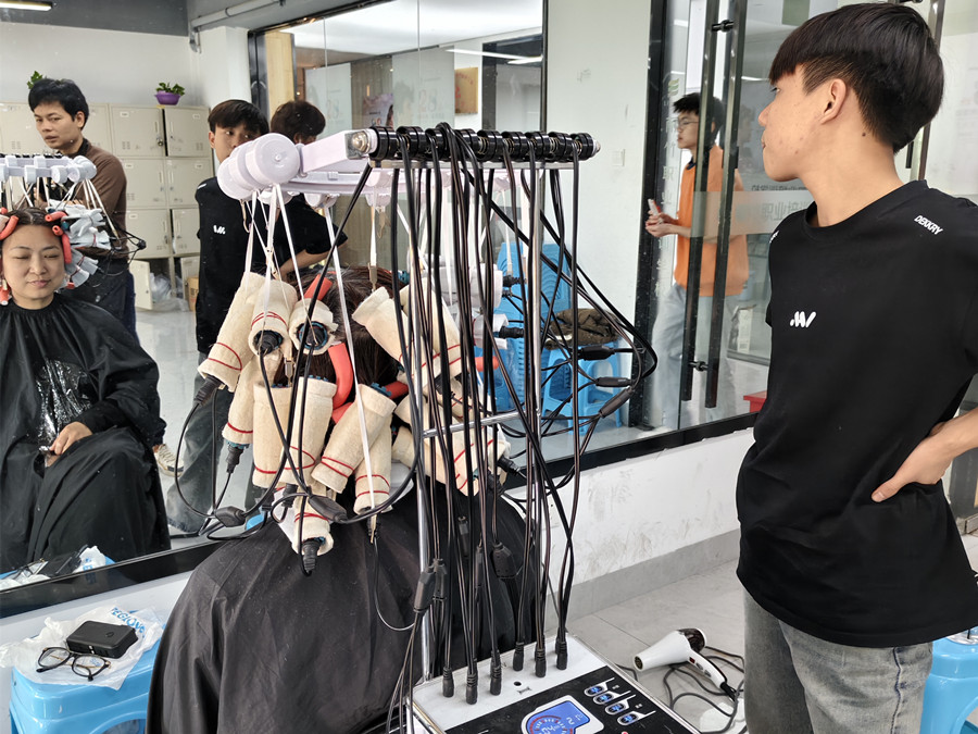 專業(yè)燙發(fā)的前后對比，南寧美發(fā)燙染實訓課堂