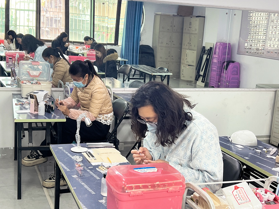 南寧美甲創(chuàng)業(yè)，歡迎到麗竹美甲學校