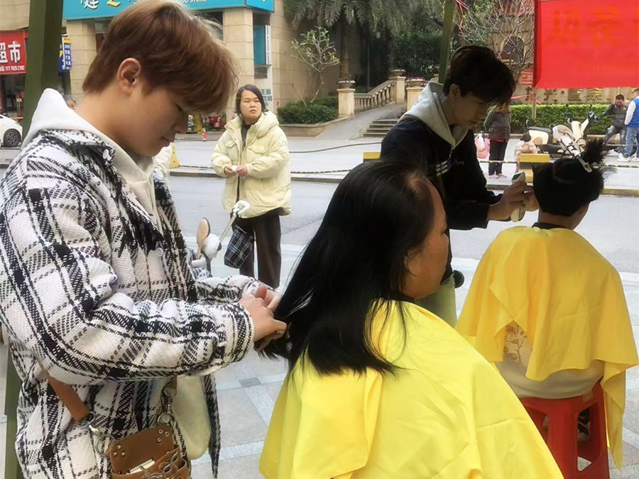 新手剪女士中長發(fā)核心技巧，南寧美發(fā)造型學(xué)校分享