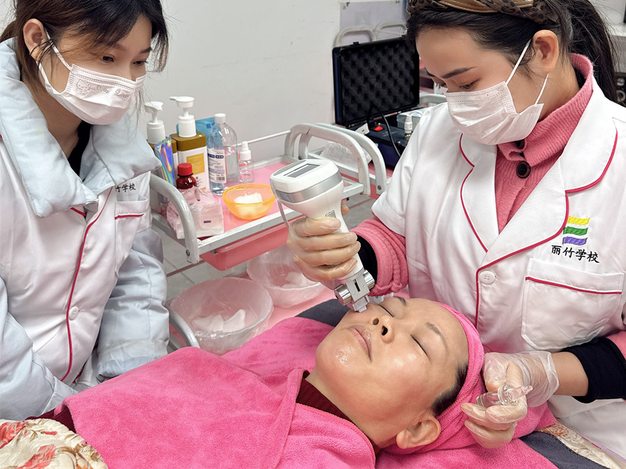 操作水光的步驟關(guān)鍵，南寧皮膚管理培訓(xùn)