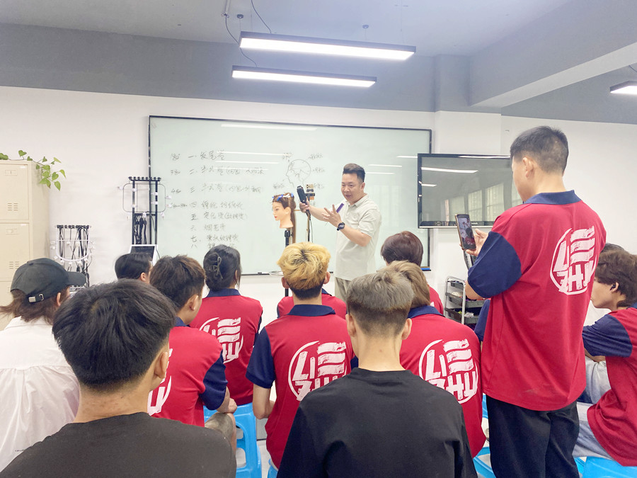 零基礎(chǔ)學燙染：直板夾操作示范